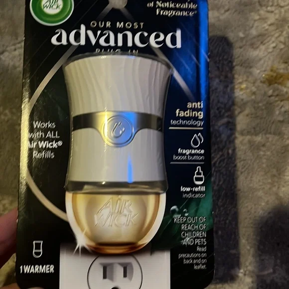 NWT Air Wick Scented Oil Warmer and Refills Cranberry - Picture 3 of 6